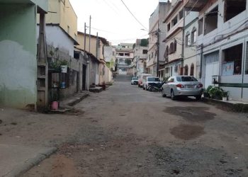 Homem é morto a tiros ao passar de moto por rua do Espirito Santo