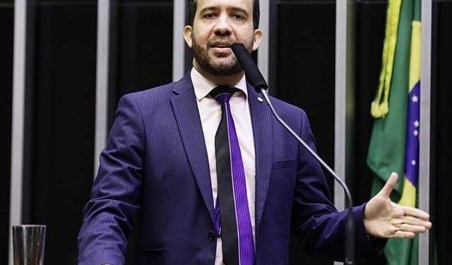 PGR pede ao Supremo que apure se Janones operou rachadinha