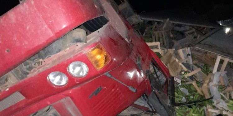 Motorista fica preso às ferragens e morre após acidente no Espirito Santo