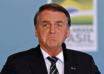 Toc, Toc – Jair Bolsonaro é alvo da Policia Federal e tem 24h para entregar passaporte