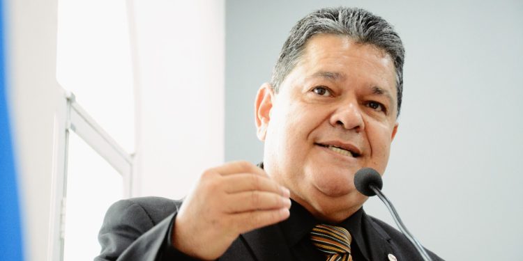 Farra na Câmara de Vereadores de São Mateus: Nepotismo e desperdício de recursos públicos sob o comando de Paulo Fundão