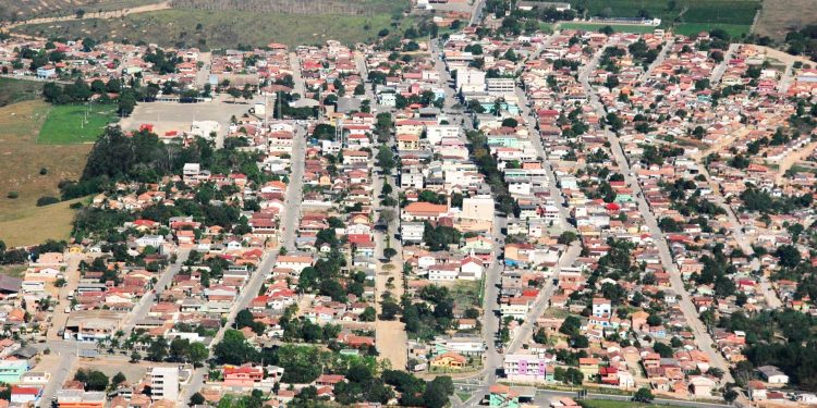 Homem cai no quintal de casa, bate a cabeça e morre em Boa Esperança