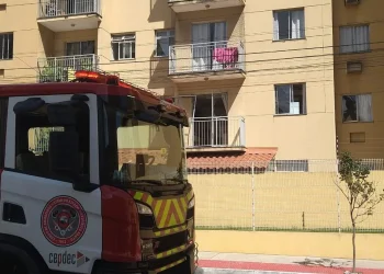 Explosão por vazamento de gás deixa moradora ferida em prédio no Espírito Santo
