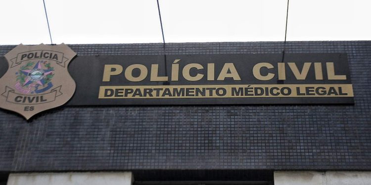 Homem é morto a tiros, arrastado pela rua e tem corpo incendiado no Espírito Santo