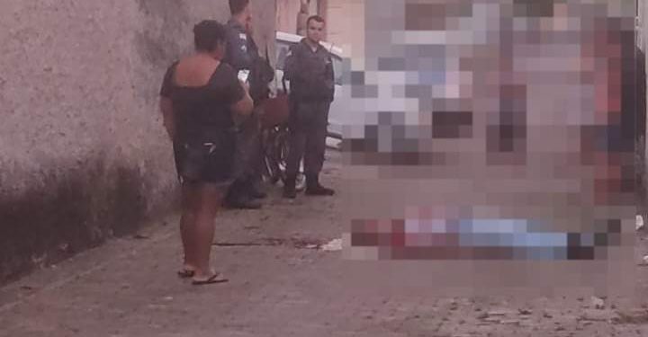 Jovem é morto a tiros e mãe faz alerta sobre drogas: “Saiam enquanto há tempo”