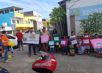 Pais e alunos ocupam Secretaria de Educação contra fechamento de escola rural