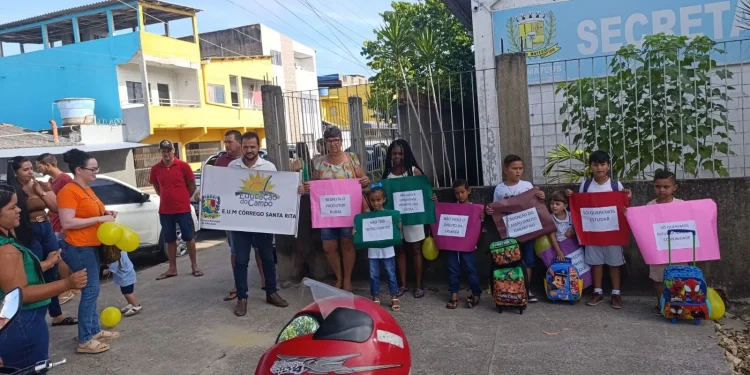 Pais e alunos ocupam Secretaria de Educação contra fechamento de escola rural