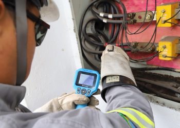Dona de padaria é flagrada com “gato” na energia e acaba presa em Guriri