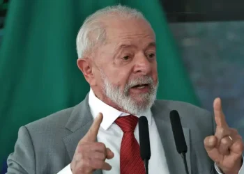Provada denúncia da PGR, Bolsonaro só tem uma saída, que é ser preso, diz Lula