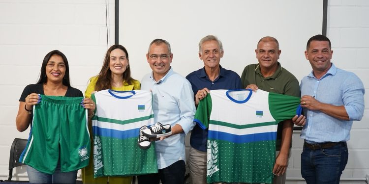 Marcus da Cozivip gasta quase R$ 5 milhões em uniforme escolar com contrato sem licitação