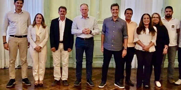 PREFEITO JOSÉ LUIZ MENDES GARANTE IMPORTANTES OBRAS PARA ECOPORANGA EM AUDIÊNCIA COM O GOVERNADOR RENATO CASAGRANDE