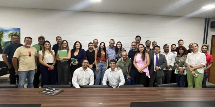 Crise Política – Marcus da Cozivip faz reunião com equipe de governo e exclui vice-prefeita Professora Raquel