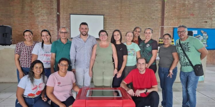 Educação de Perto: Secretário Visita Escola, Escuta Alunos e Entrega Novas Ferramentas