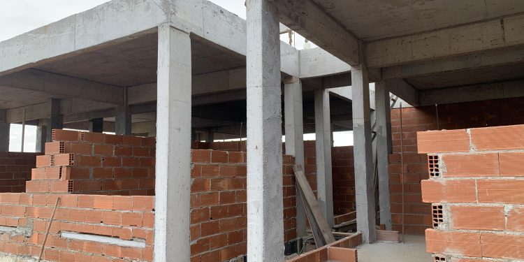 Obra da nova UBS do Assentamento Miragem avança em Ecoporanga