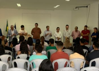 Boa notícia para os estudantes: Prefeito Zé Luiz Mendes anuncia bolsa de R$ 300 para universitários