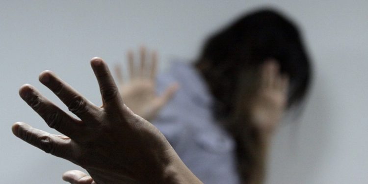Homem agride esposa, tenta ferir sobrinho com tesoura e é preso em São Mateus