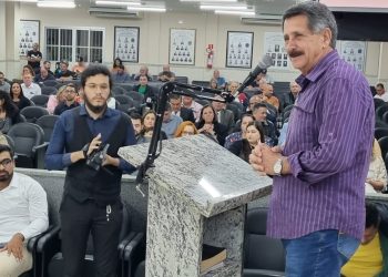 Prefeito Zé Luiz Mendes participa de palestra sobre Democracia e Eleições em Barra de São Francisco