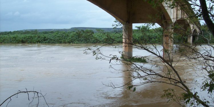 São Mateus: BR‑101 será completamente interditada por obras na ponte sobre o Rio Cricaré
