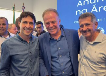 Prefeito Zé Luiz Mendes participa de solenidade sobre investimentos em saúde no Palácio Anchieta