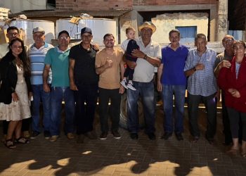 Ecoporanga – Prefeito José Luiz Mendes participa da entrega de resfriadores de leite em Muritiba