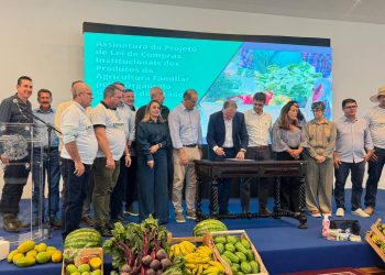 Ecoporanga – Prefeito Zé Luiz participa de assinatura do Projeto de Lei que fortalece agricultura familiar no Espírito Santo