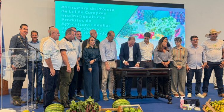 Ecoporanga – Prefeito Zé Luiz participa de assinatura do Projeto de Lei que fortalece agricultura familiar no Espírito Santo