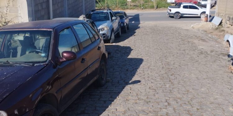 Prefeitura e Polícia Militar realizam Operação “Carros em Estado de Abandono” em Ecoporanga