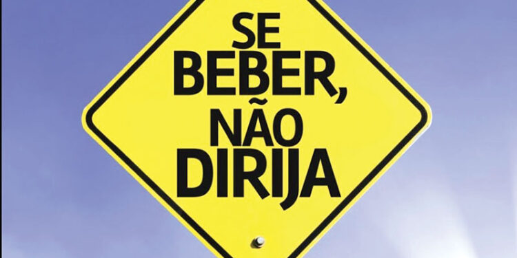 MULHER BÊBADA ATROPELA PAIS E TRÊS CRIANÇAS EM FRENTE A SORVETERIA EM GURIRI