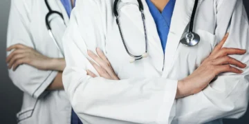 ES tem 60 vagas na saúde com salários de até R$ 10,5 mil