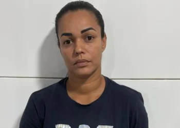Mãe é presa ao tentar levar drogas para o filho no Iases em Linhares