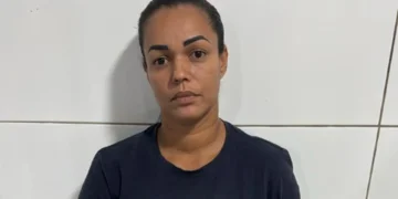 Mãe é presa ao tentar levar drogas para o filho no Iases em Linhares