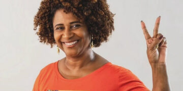 Professora Valdirene é escolhida para compor chapa de Helder Salomão ao Governo do Estado