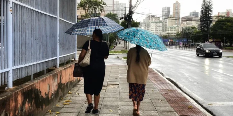 Tempestade ameaça cidades do ES com chuva forte e ventos de até 100 km/h