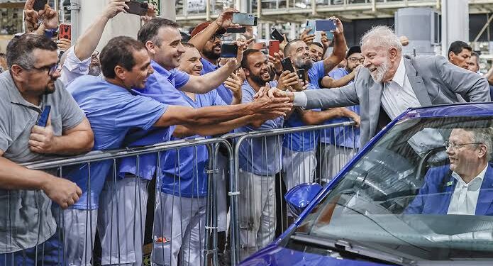 Vitória para os trabalhadores: com pressão de Lula, Senado vota agora fim da escala 6×1